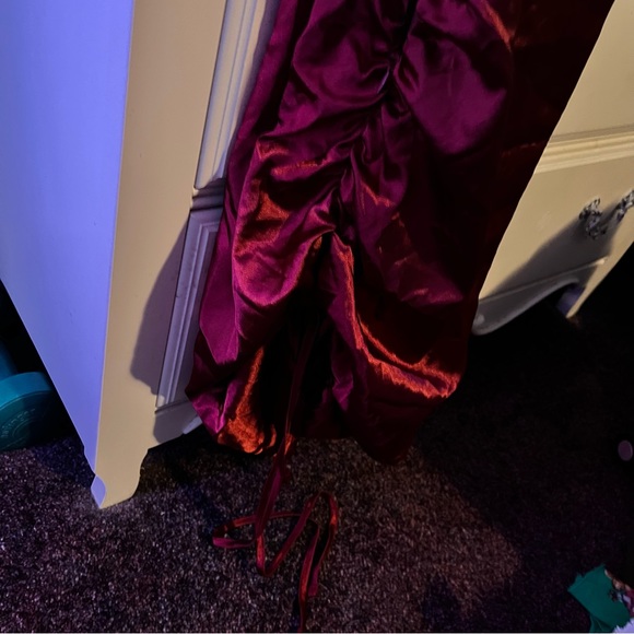 Satin dress - Picture 3 of 3